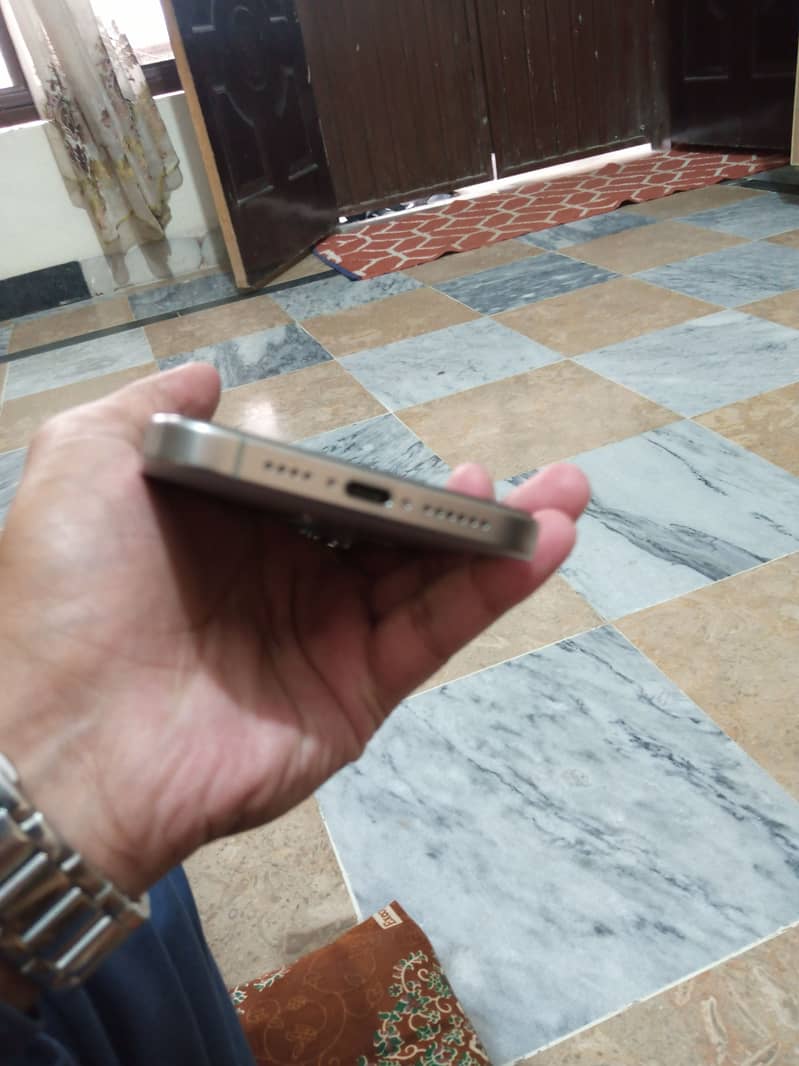Apple iPhone 15 Pro Max 1