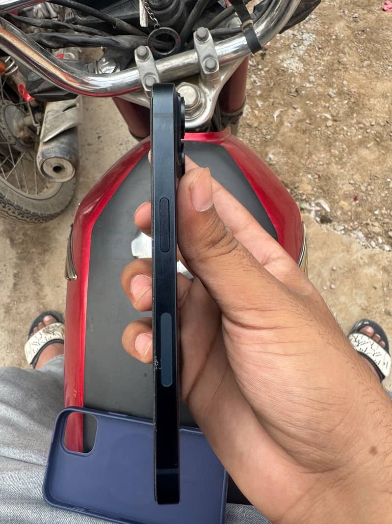 Apple iPhone 14 5