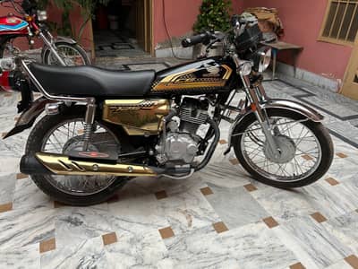 Honda 125 Gold edition 25/26 just like new