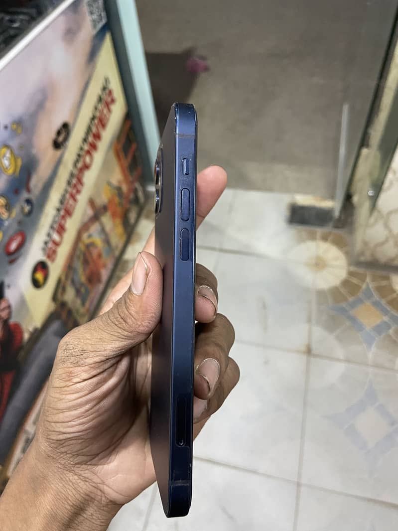 Apple iPhone 12 1
