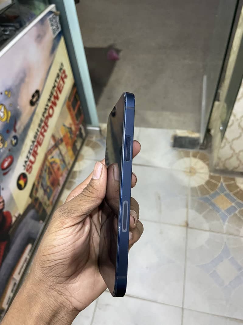 Apple iPhone 12 2