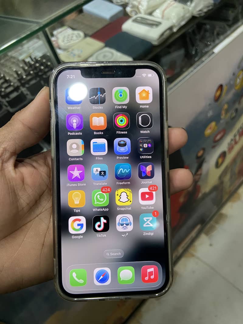 Apple iPhone 12 3