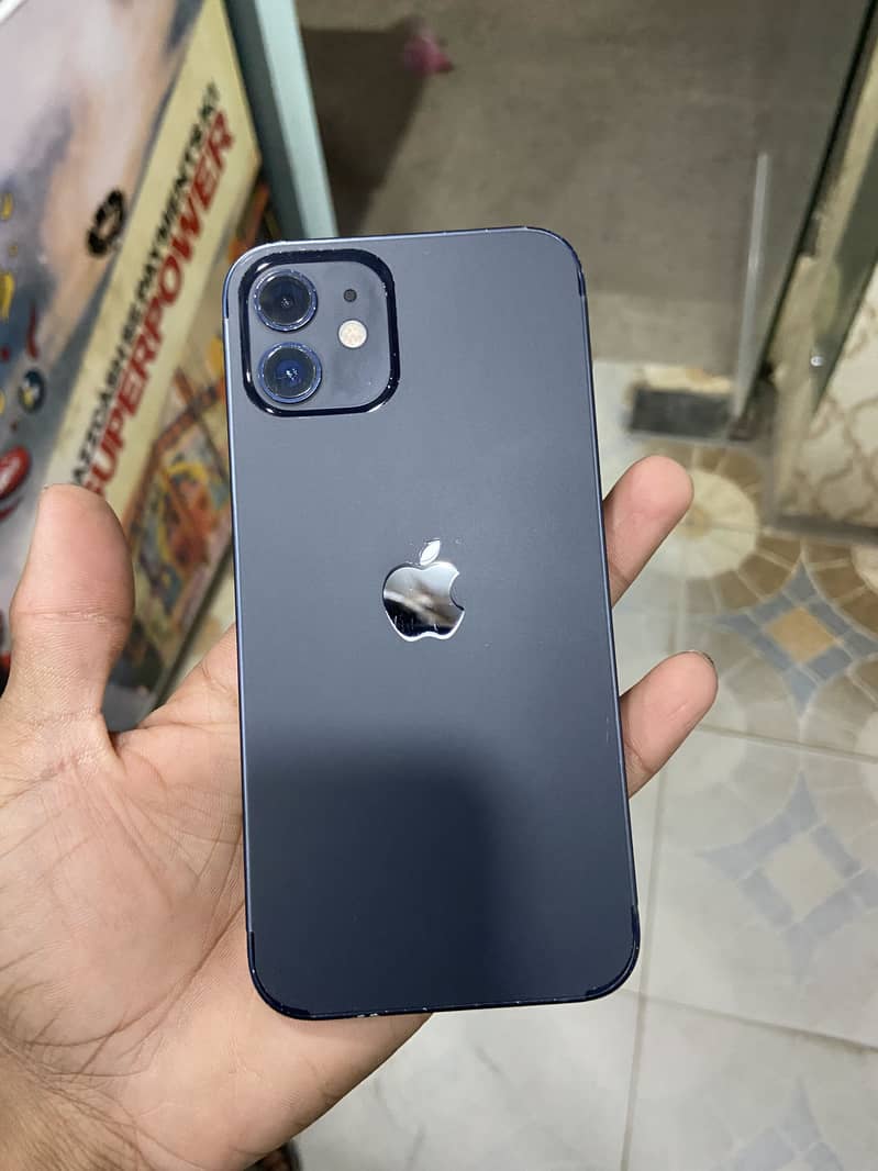 Apple iPhone 12 4