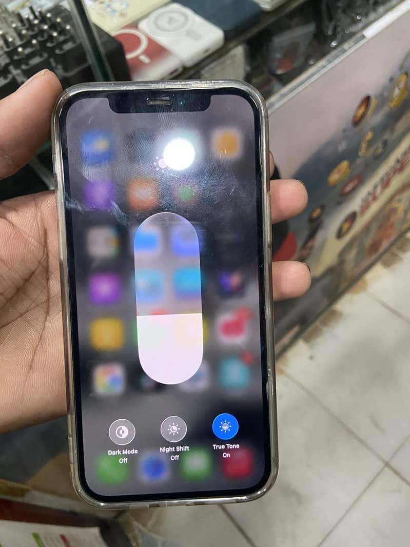 Apple iPhone 12 6