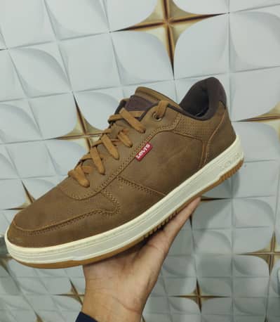  LEVI'S Original Brown. . . Size:42(27cm) Price: 3200 Only