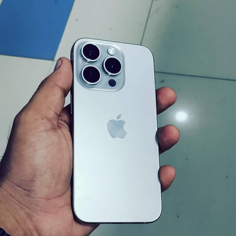 Apple iPhone 15 Pro 0