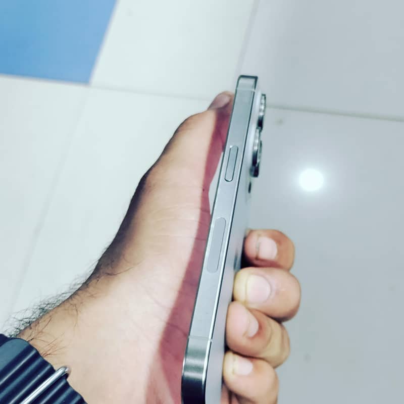 Apple iPhone 15 Pro 1