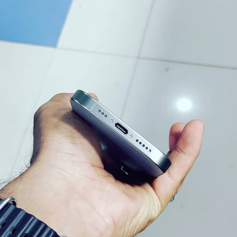 Apple iPhone 15 Pro 3