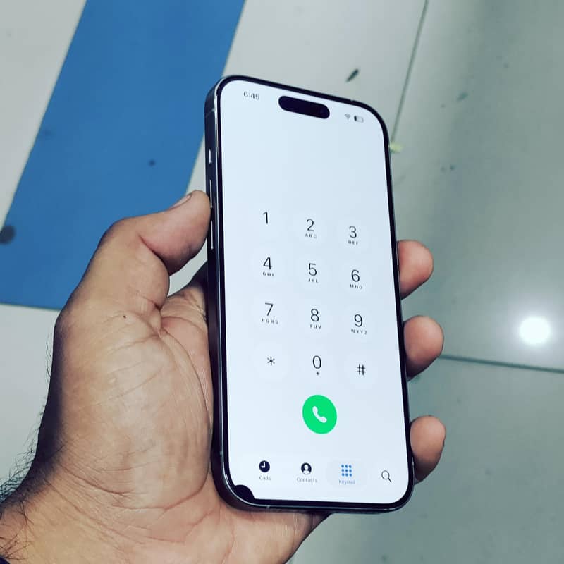 Apple iPhone 15 Pro 4