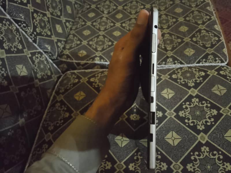 NEC window Tablet 5