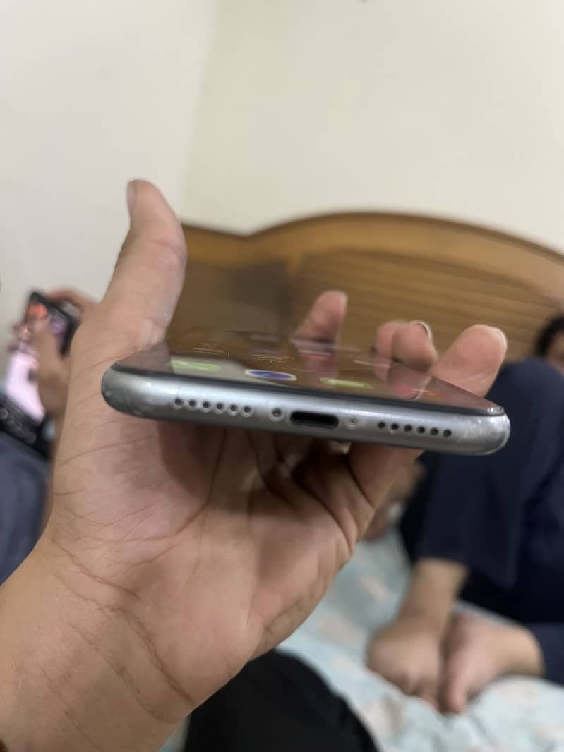 Apple iPhone 11 0