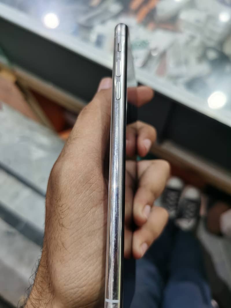Apple iPhone XS Max 2