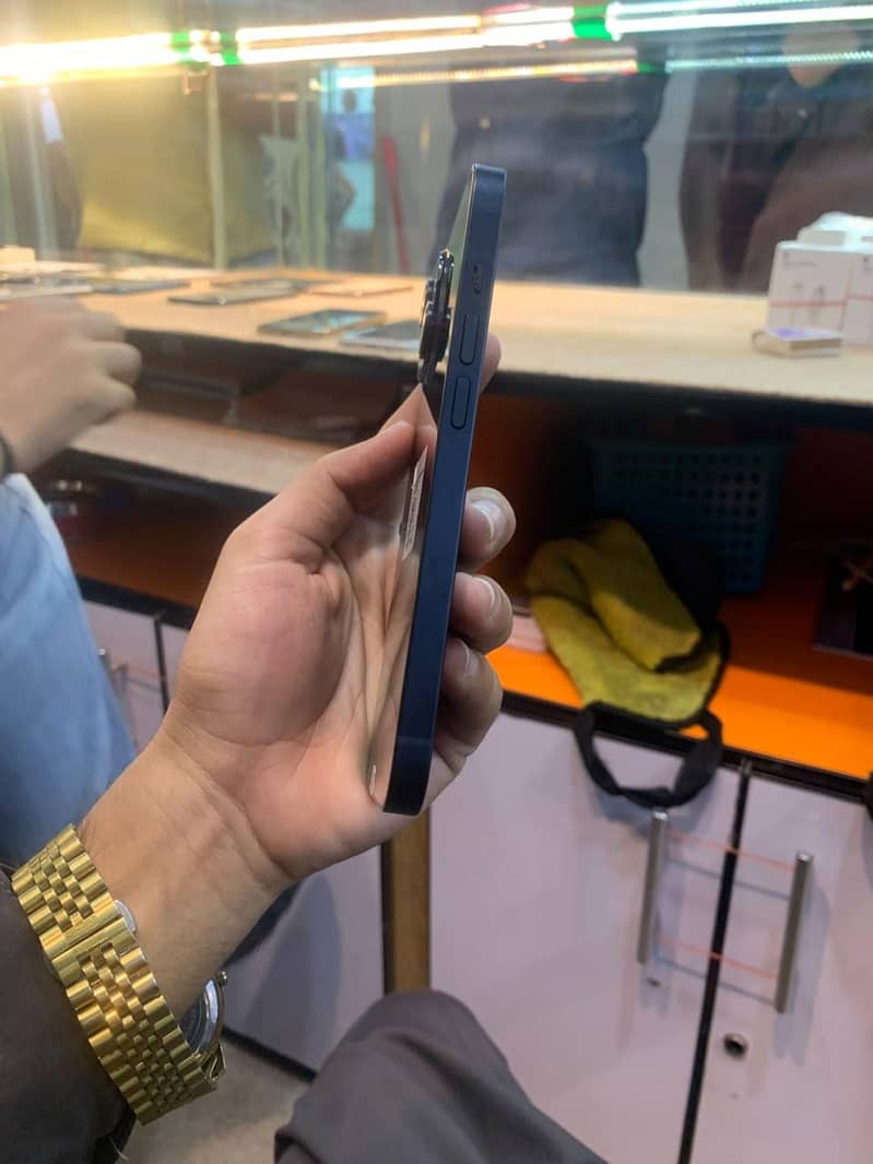 Apple iPhone 14 3