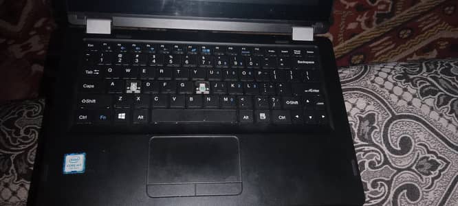 keyboard kaam nai karta par keyboard aur mouse milega aur charger bhi