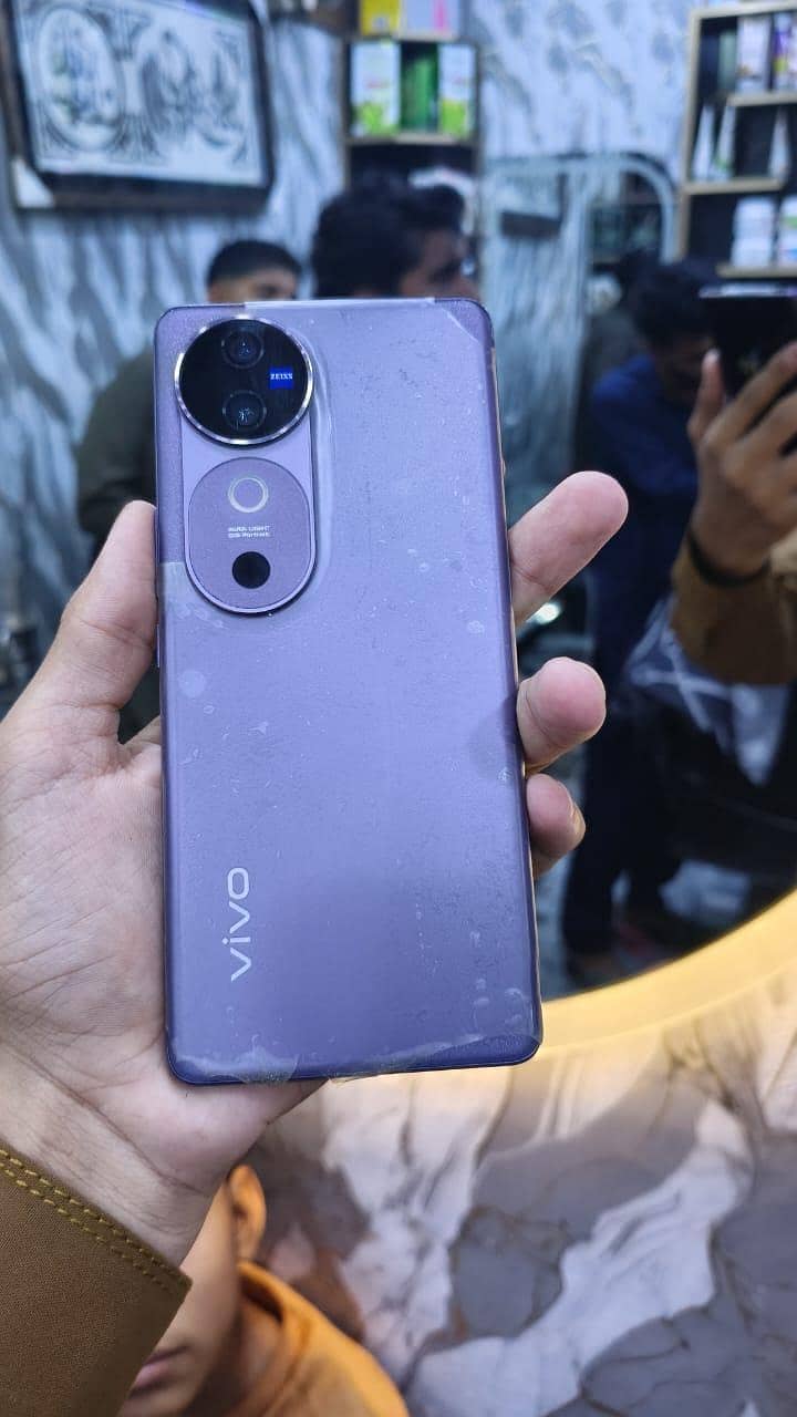 Vivo V40 0