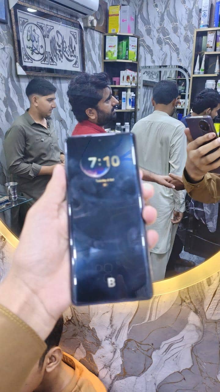 Vivo V40 1