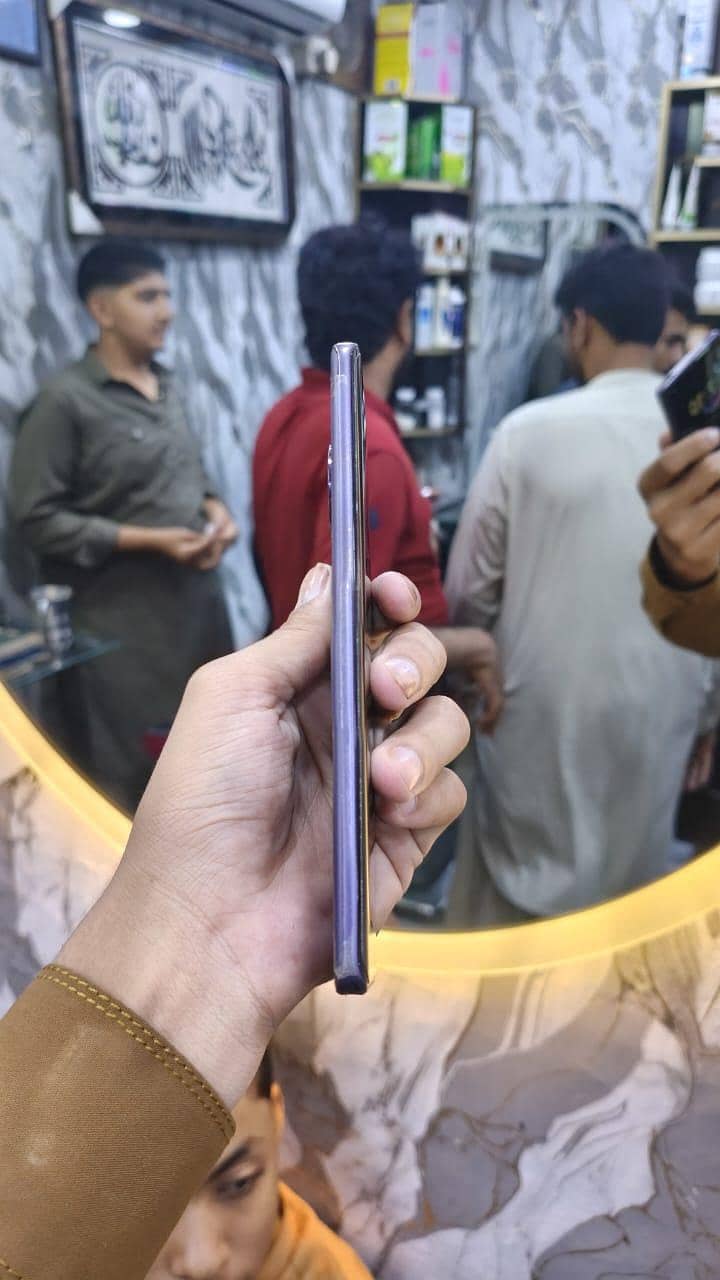 Vivo V40 2