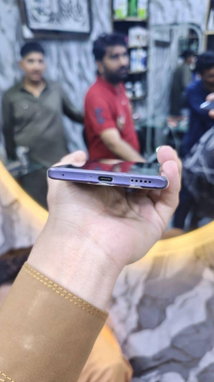 Vivo V40 5