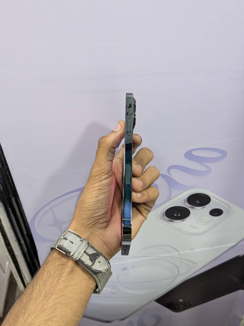 Apple iPhone 13 Pro Max 4
