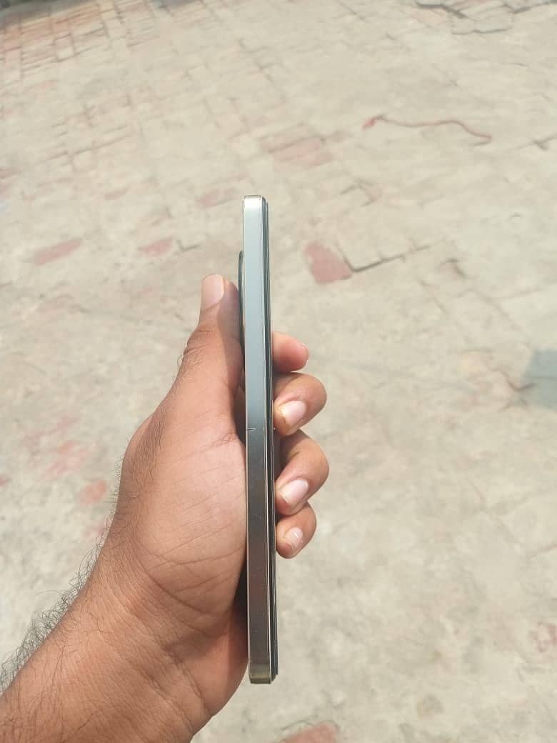Realme 12 Plus 3