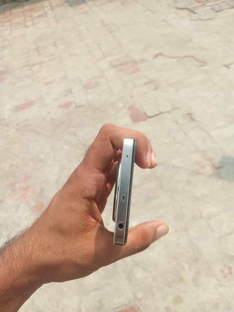 Realme 12 Plus 4