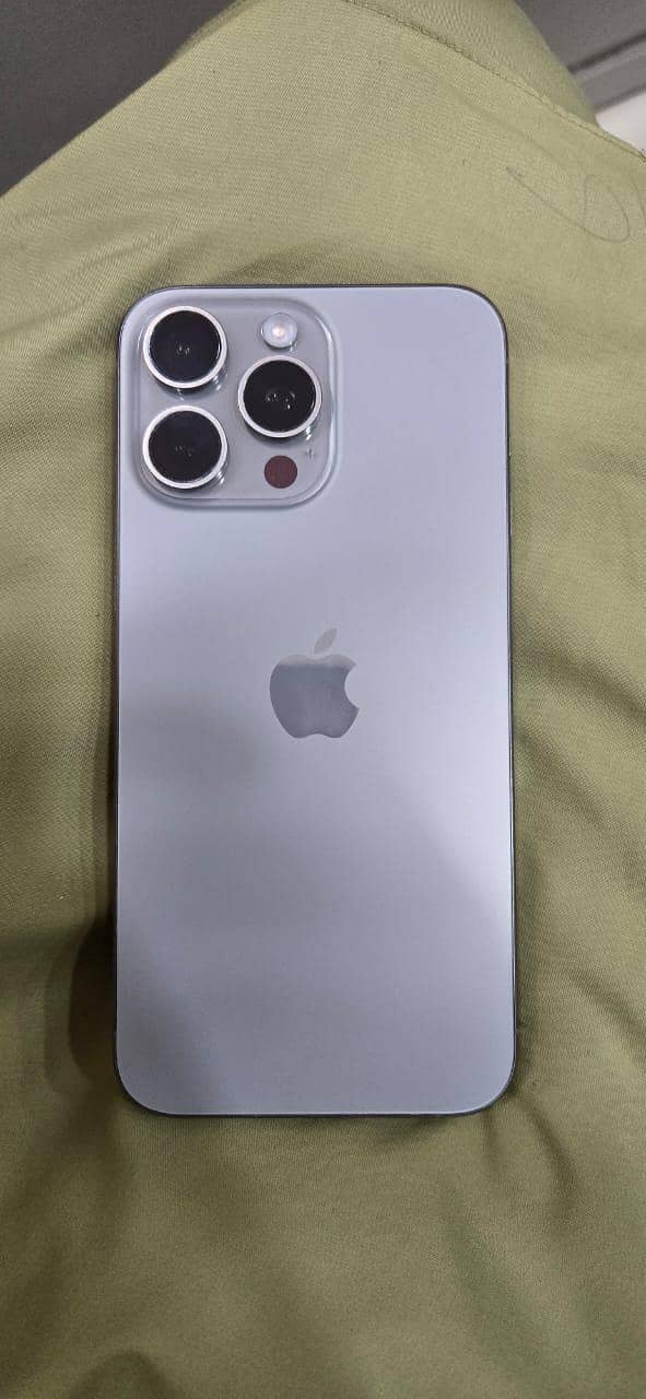 Apple iPhone 15 Pro Max 0