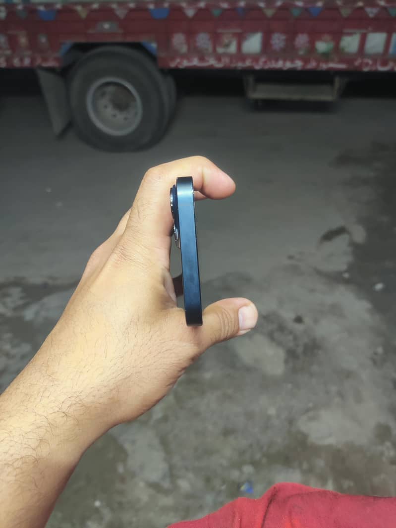 Apple iPhone 14 3