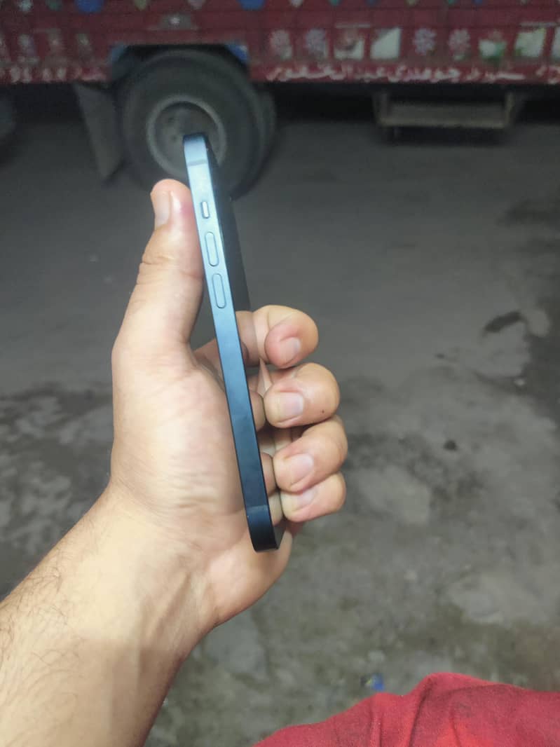 Apple iPhone 14 4