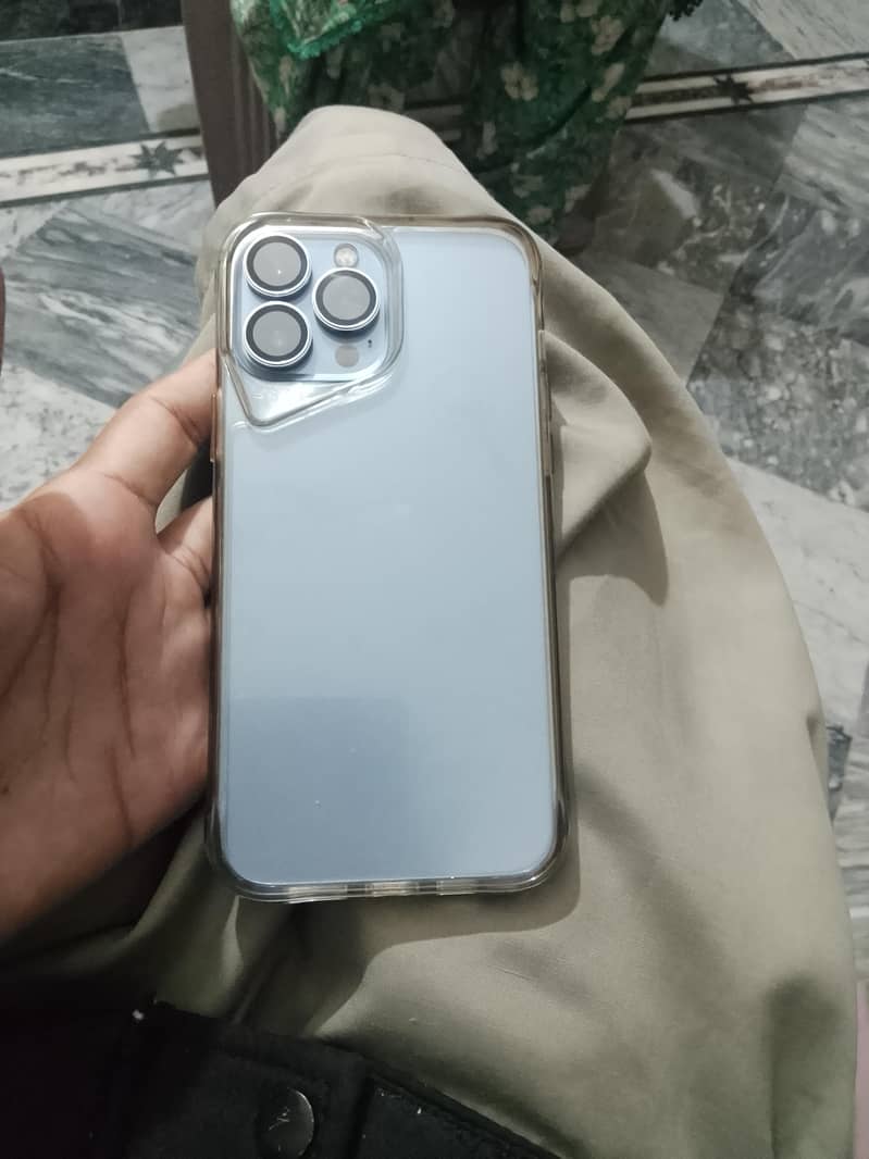 Apple iPhone 13 Pro Max 2