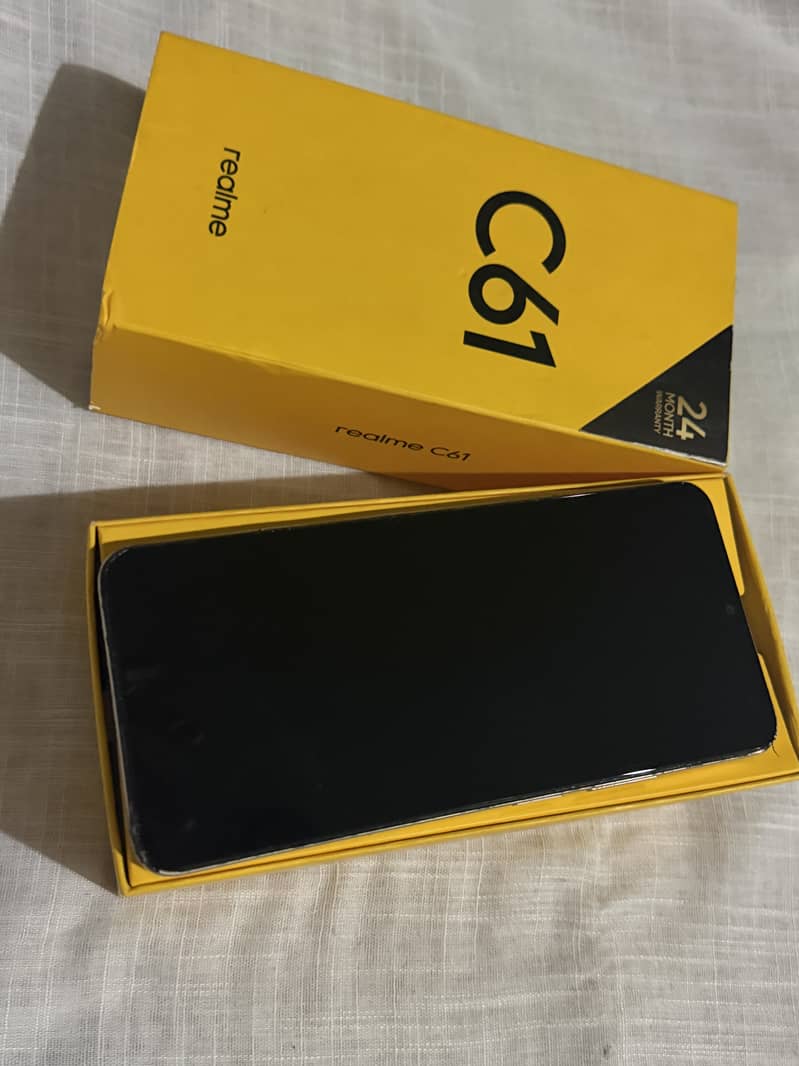Realme C61 0