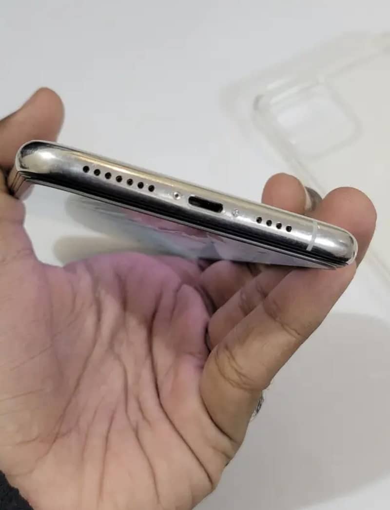 iPhone 11 Pro Max 1