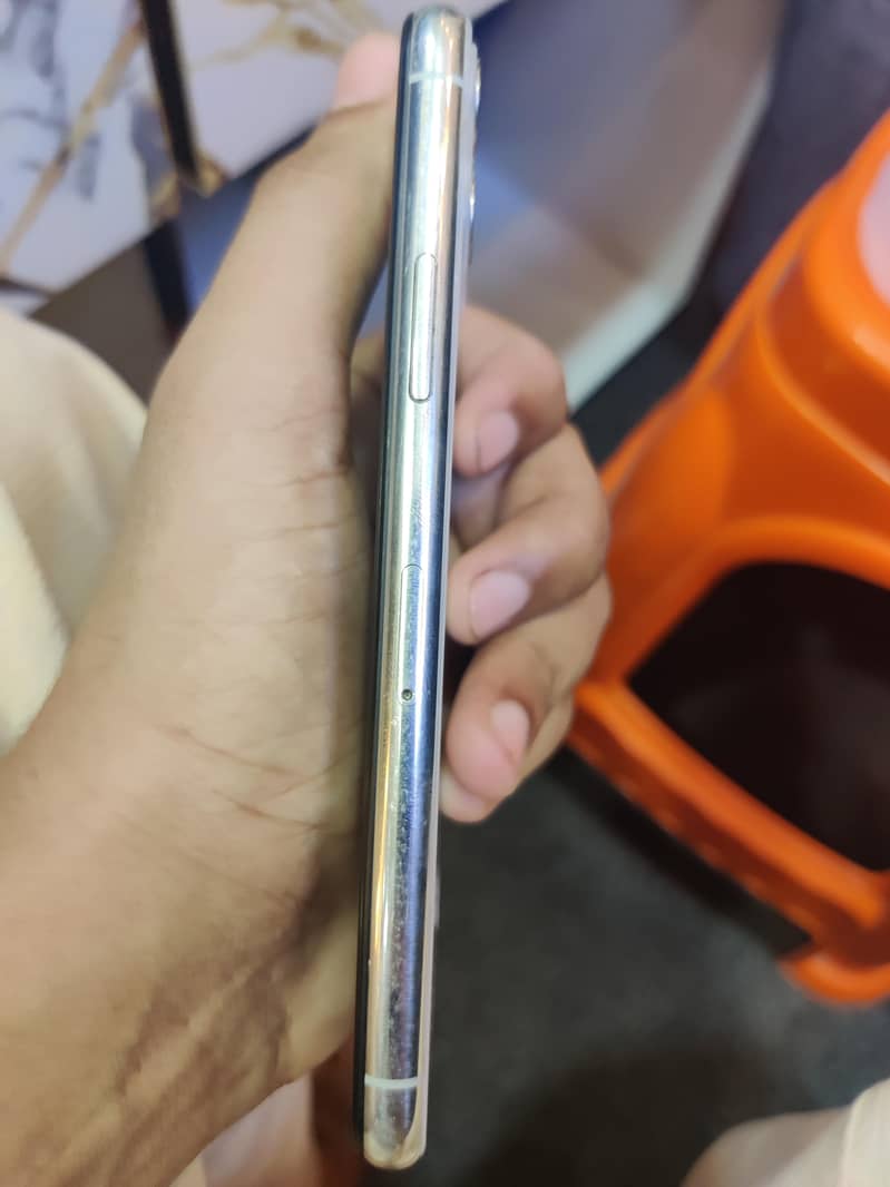 Apple iPhone 11 Pro 1