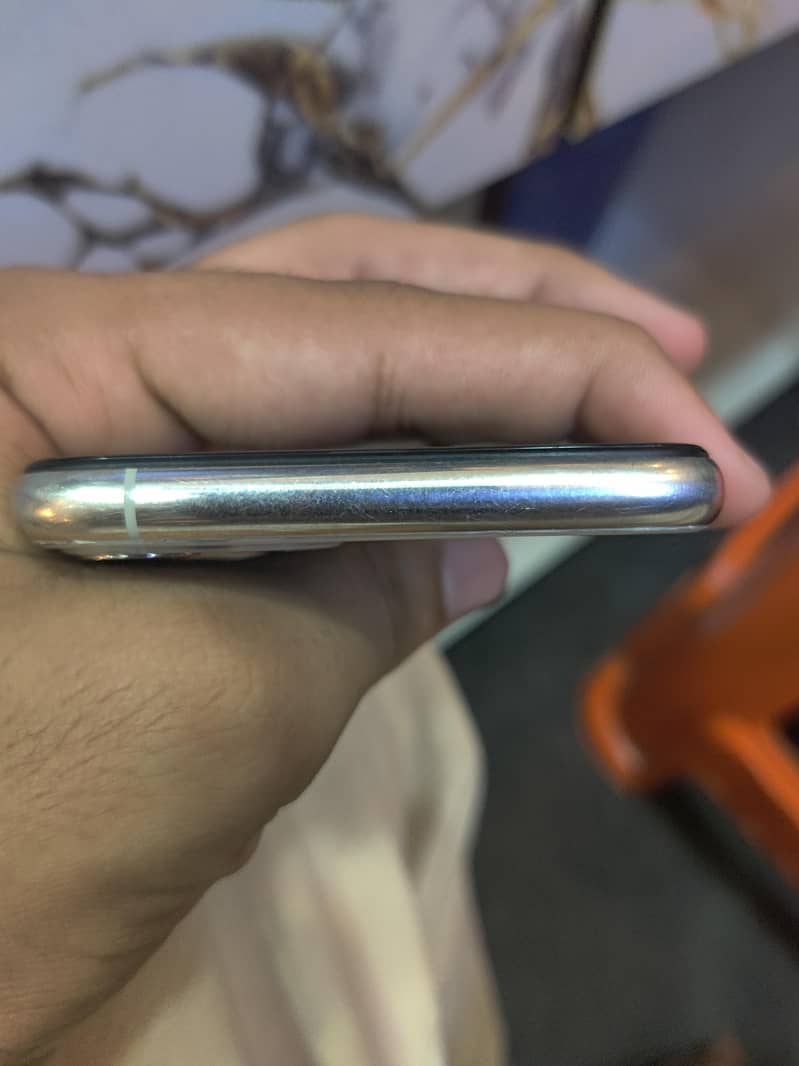Apple iPhone 11 Pro 3