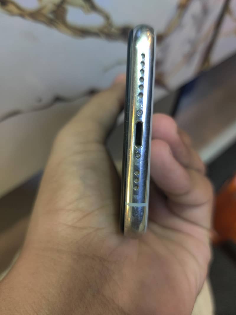 Apple iPhone 11 Pro 4