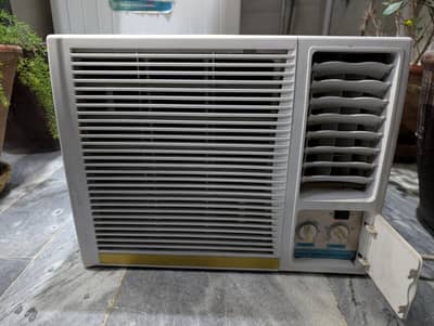Midea Window AC 0.75 Ton