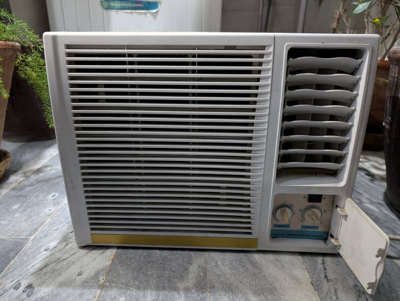 Midea Window AC 0.75 Ton 0