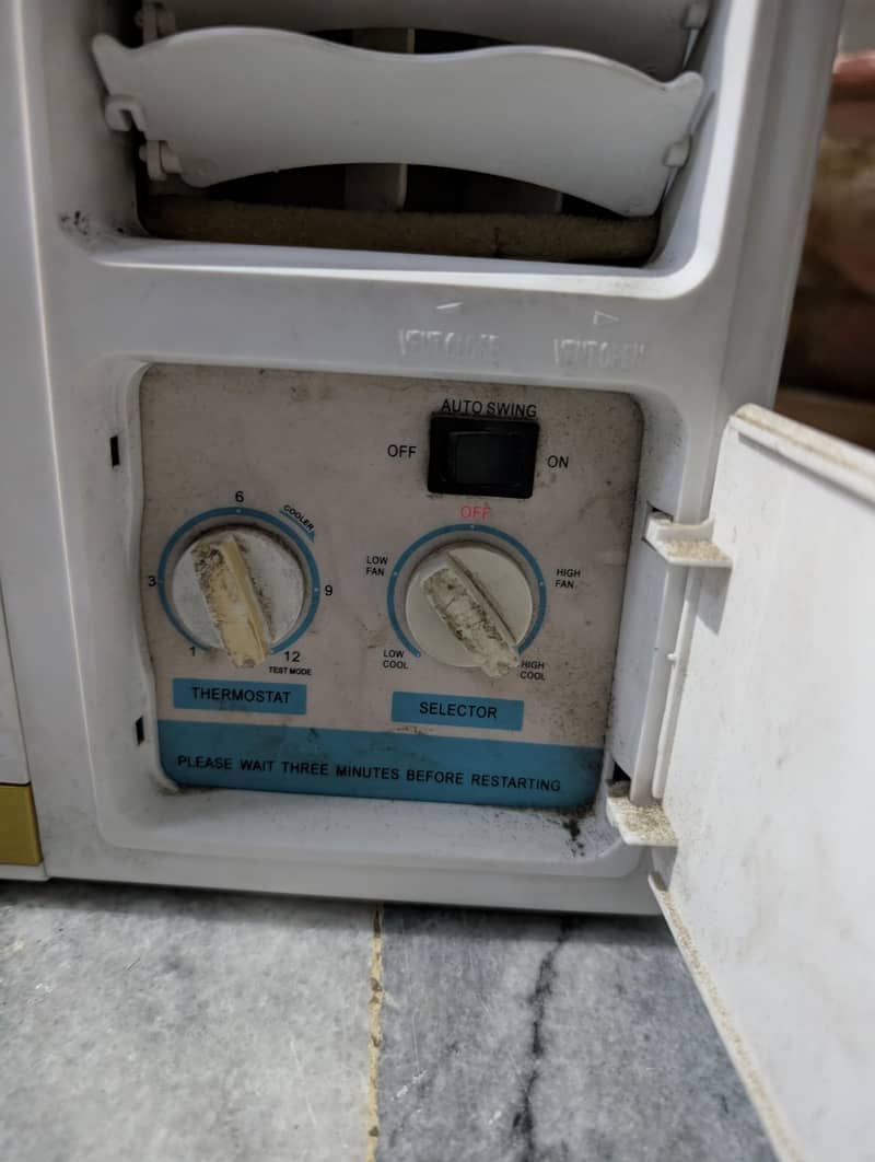 Midea Window AC 0.75 Ton 2