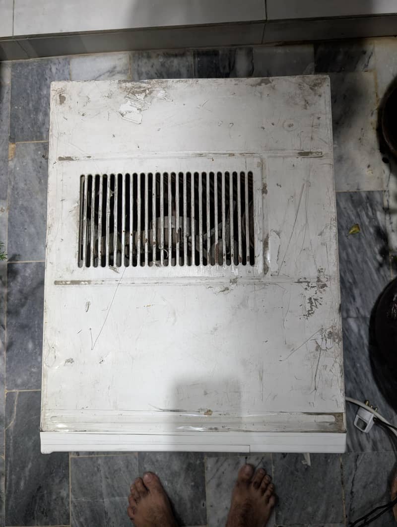 Midea Window AC 0.75 Ton 3