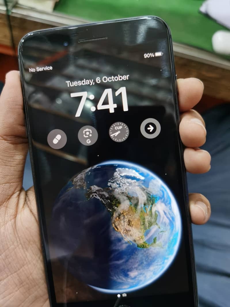 Apple iPhone 8 Plus 1