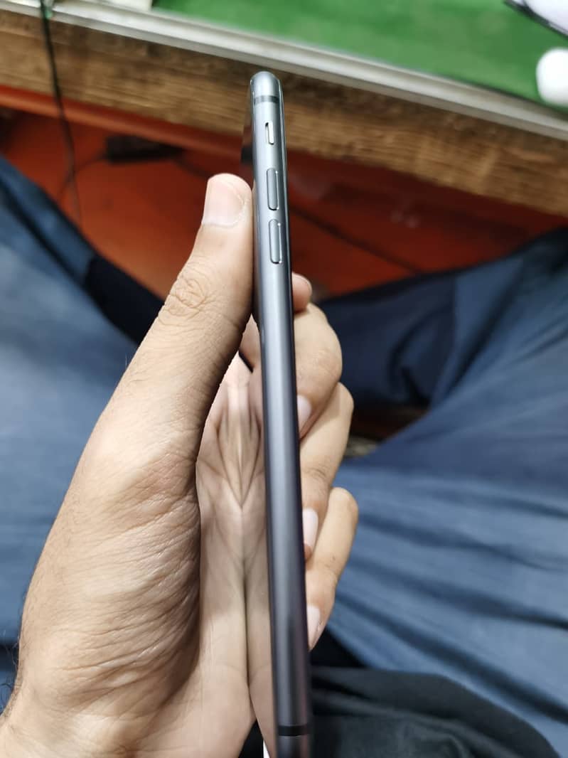 Apple iPhone 8 Plus 2