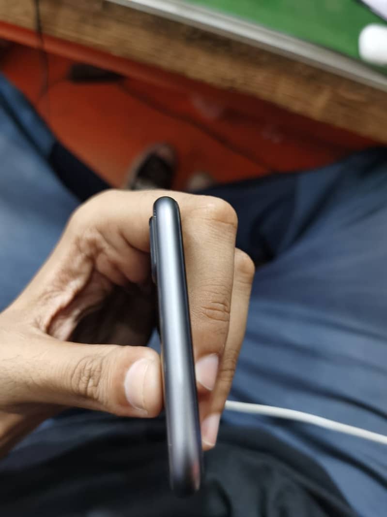 Apple iPhone 8 Plus 3