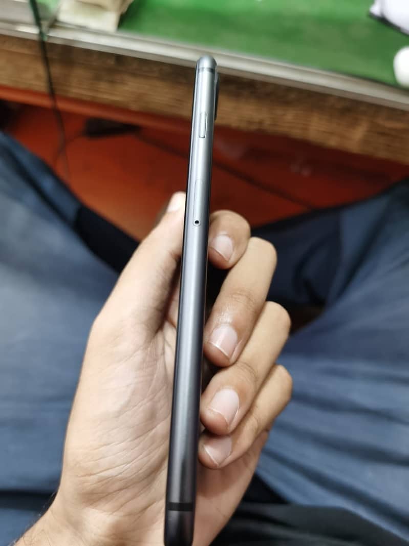 Apple iPhone 8 Plus 4