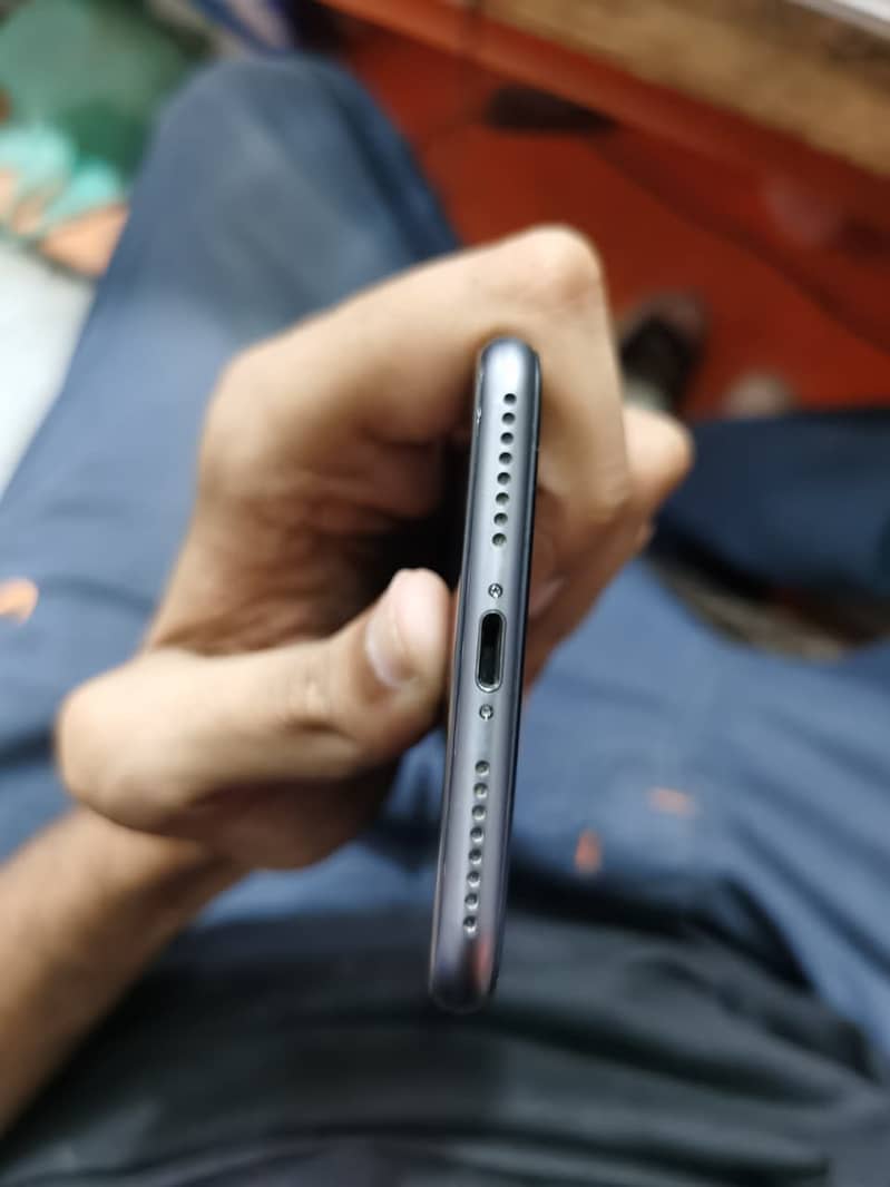 Apple iPhone 8 Plus 5