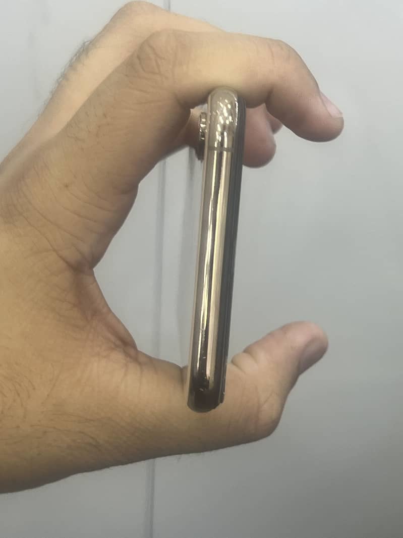 Apple iPhone XS Max 3
