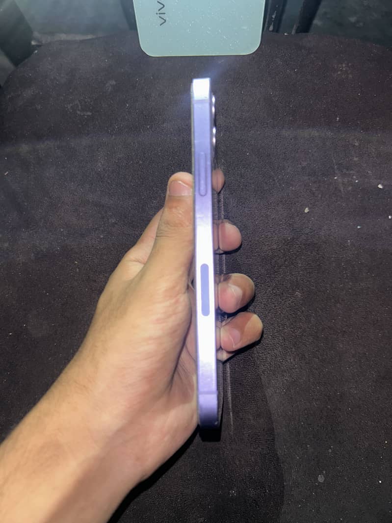 Apple iPhone 12 4