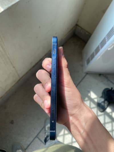 Apple iPhone 12
