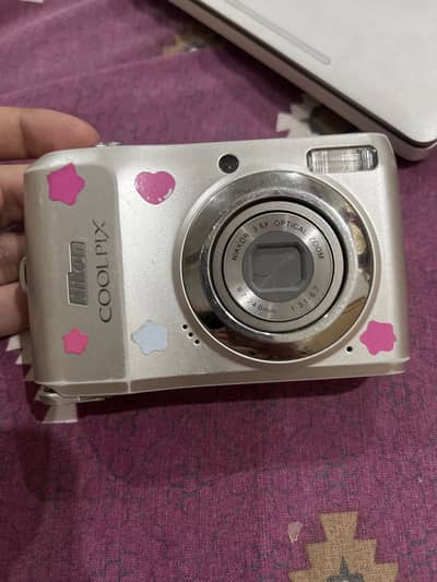Nikon Coolpix L19 Digital camera 9/10 condition