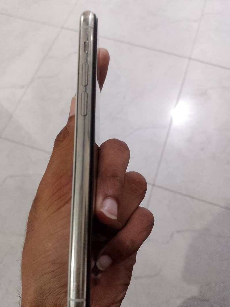 Apple iPhone 11 Pro 2
