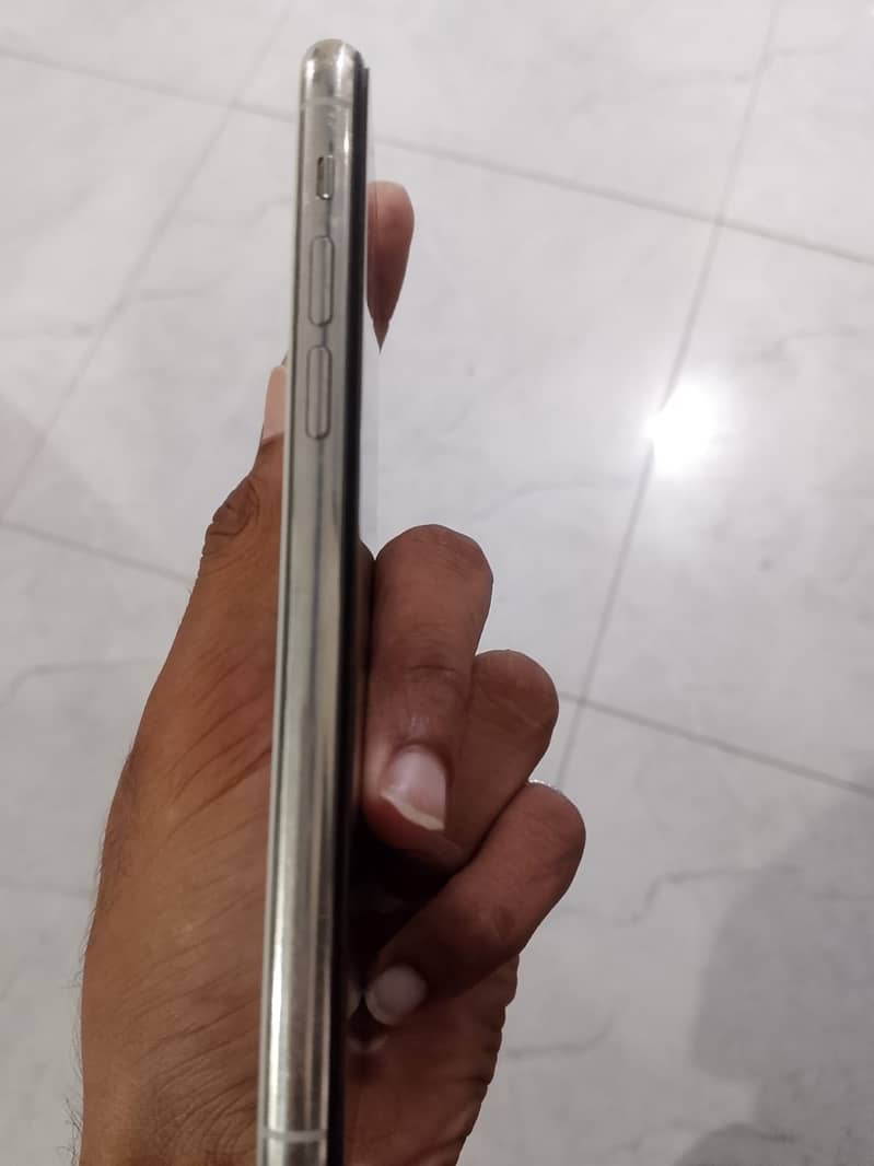 Apple iPhone 11 Pro 3