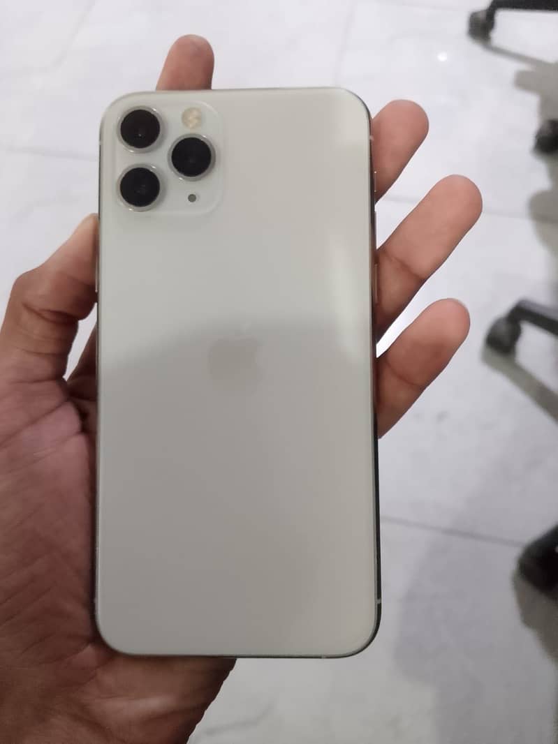 Apple iPhone 11 Pro 4